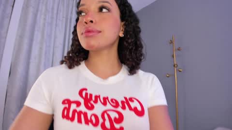 Snapshot of mollyybloom chatting on 17, 1, 2025 Molly online show from 17, 1, 2025