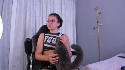 Snapshot of mollyybloom chatting on 18, 1, 2025 Molly online show from 18, 1, 2025