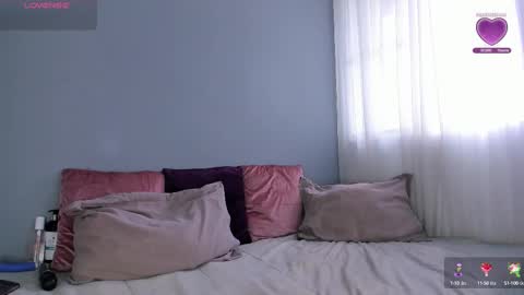 Snapshot of mollyybloom chatting on 5, 10, 2025 Molly online show from 5, 10, 2025