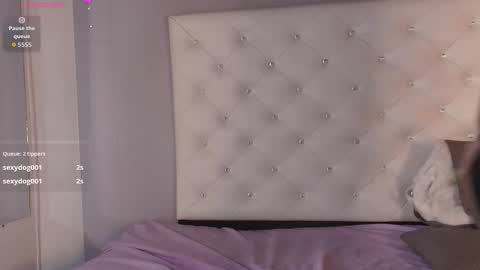 mollyycrystal online show from 3, 12, 2025