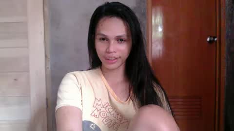 MOMIKHEM online show from 1, 3, 2025