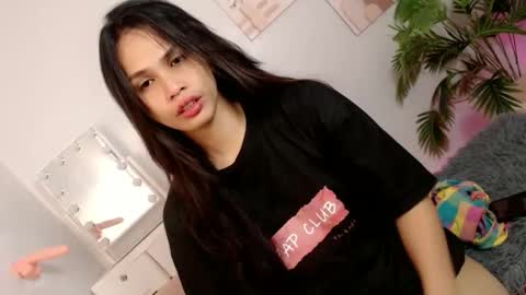 MOMIKHEM online show from 5, 10, 2025