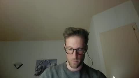 Snapshot of moms_little_monster chatting on 15, 12, 2024 moms_little_monster online show from 15, 12, 2024