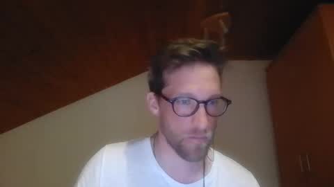 Snapshot of moms_little_monster chatting on 11, 11, 2025 moms_little_monster online show from 11, 11, 2025