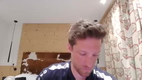 Snapshot of moms_little_monster chatting on 17, 11, 2025 moms_little_monster online show from 17, 11, 2025