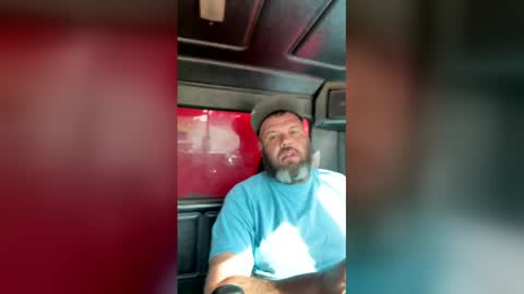 Snapshot of momsloveing chatting on 24, 3, 2026 justTHEit online show from 24, 3, 2026