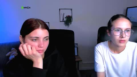 Snapshot of mona_cloud chatting on 12, 9, 2025 Mona online show from 12, 9, 2025