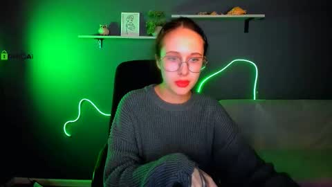 Snapshot of mona_cloud chatting on 16, 10, 2025 Mona online show from 16, 10, 2025