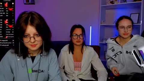 Snapshot of mona_cloud chatting on 17, 10, 2025 Mona online show from 17, 10, 2025