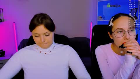 Snapshot of mona_cloud chatting on 12, 11, 2025 Mona online show from 12, 11, 2025