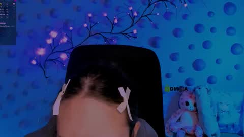 Snapshot of mona_cloud chatting on 18, 12, 2025 Mona online show from 18, 12, 2025