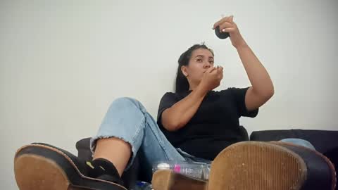 monaa_paloma online show from 4, 6, 2026