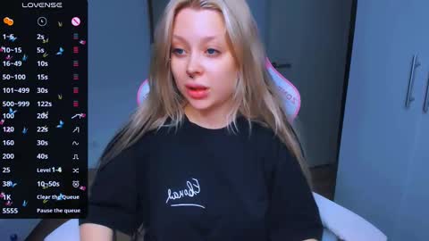 Snapshot of monalauu chatting on 15, 1, 2025 online show from 15, 1, 2025