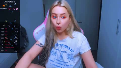 Snapshot of monalauu chatting on 23, 1, 2025 online show from 23, 1, 2025