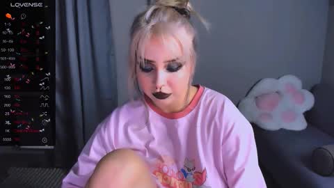 Snapshot of monalauu chatting on 29, 11, 2025 online show from 29, 11, 2025