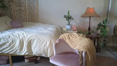 Mona online show from 8, 4, 2026