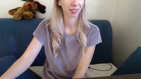 Snapshot of moni_chka chatting on 12, 10, 2025 Moni online show from 12, 10, 2025