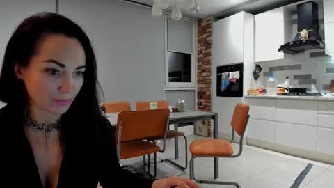 monica_weisss online show from 18, 10, 2025