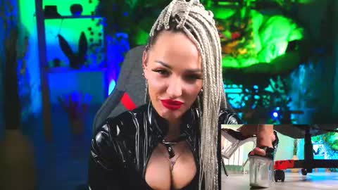 Monika online show from 28, 2, 2025