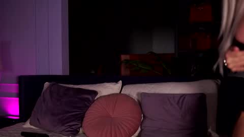 Moni online show from 5, 12, 2025