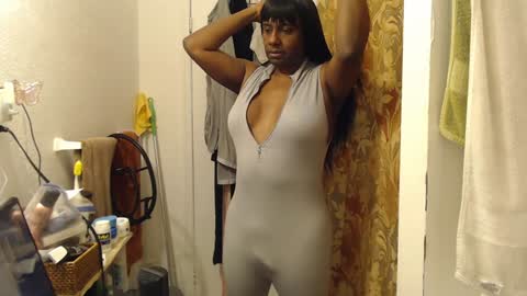 Monique Miles online show from 8, 2, 2025