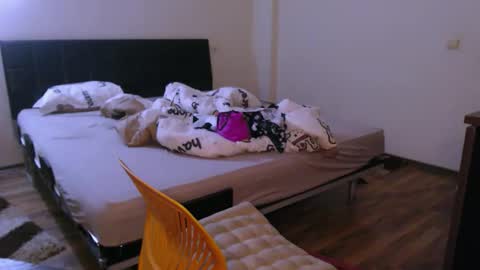 Snapshot of montserrat123 chatting on 16, 10, 2025 Monse online show from 16, 10, 2025