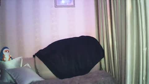 moodiemira online show from 15, 4, 2026