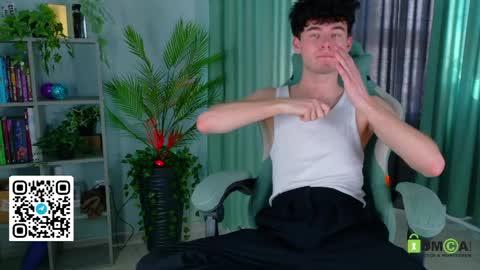 moon_gloww online show from 2, 4, 2026