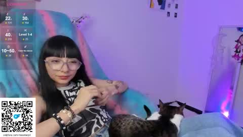 Snapshot of moonlady_ chatting on 3, 10, 2025 MOON  online show from 3, 10, 2025