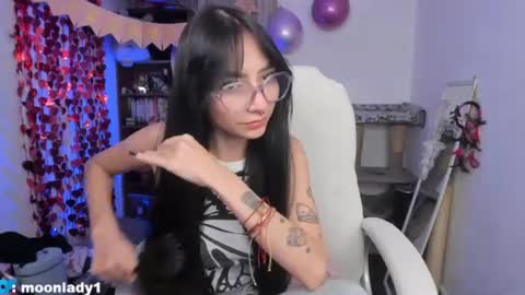 Snapshot of moonlady_ chatting on 19, 6, 2026 MOON online show from 19, 6, 2026
