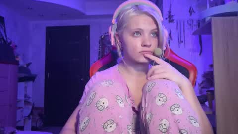 Mia   online show from 6, 11, 2025