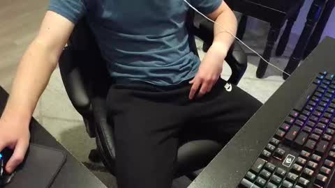 Snapshot of moonlighter7 chatting on 6, 11, 2025 moonlighter7 online show from 6, 11, 2025