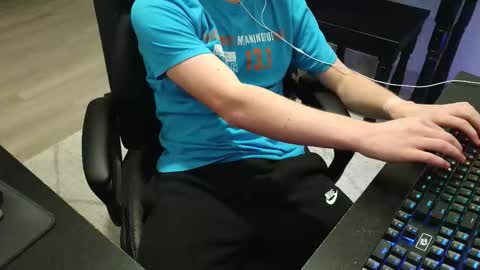 Snapshot of moonlighter7 chatting on 13, 11, 2025 moonlighter7 online show from 13, 11, 2025