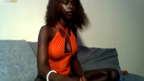 Snapshot of moun_chrie chatting on 27, 11, 2025 moun_chrie online show from 27, 11, 2025