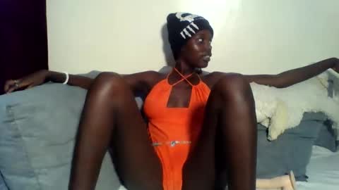 Snapshot of moun_chrie chatting on 28, 11, 2025 moun_chrie online show from 28, 11, 2025