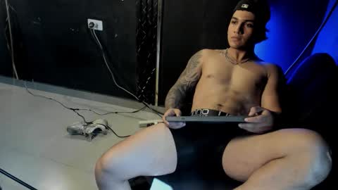 Snapshot of mr_maximo chatting on 25, 10, 2025 mr_maximo online show from 25, 10, 2025