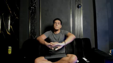 Snapshot of mr_maximo chatting on 18, 11, 2025 mr_maximo online show from 18, 11, 2025