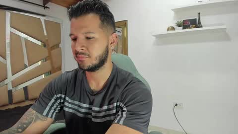 MIKEE online show from 15, 2, 2025