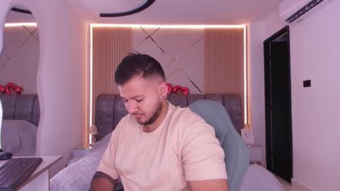 MIKEE online show from 1, 3, 2026