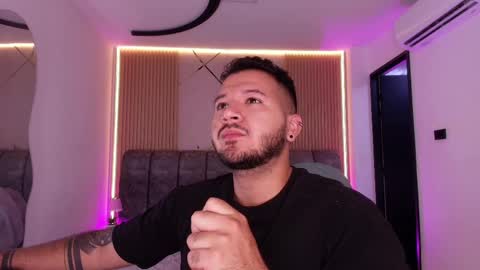 MIKEE online show from 15, 4, 2026