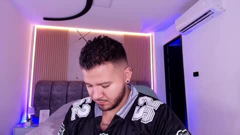 Snapshot of mr_mikee_ chatting on 19, 4, 2026 MIKEE online show from 19, 4, 2026