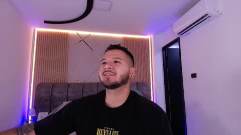 Snapshot of mr_mikee_ chatting on 4, 5, 2026 MIKEE online show from 4, 5, 2026