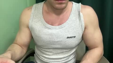 Snapshot of mrbiceps_23 chatting on 11, 12, 2024 Mrbiceps23 online show from 11, 12, 2024