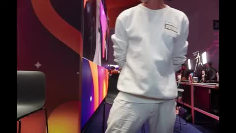 Snapshot of mrlong23cm chatting on 28, 9, 2025 Mr Long online show from 28, 9, 2025