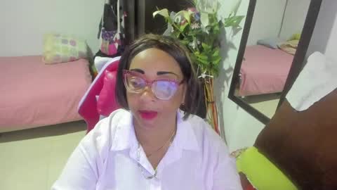 Snapshot of mrs_mommy chatting on 6, 1, 2025 mrs_mommy online show from 6, 1, 2025