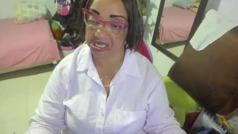 Snapshot of mrs_mommy chatting on 6, 1, 2025 mrs_mommy online show from 6, 1, 2025