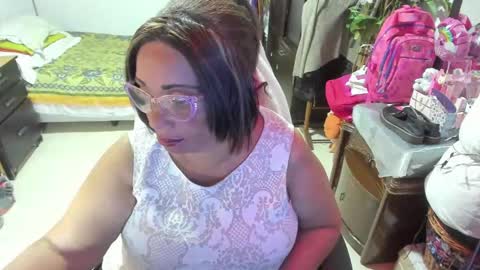 Snapshot of mrs_mommy chatting on 5, 3, 2025 mrs_mommy online show from 5, 3, 2025