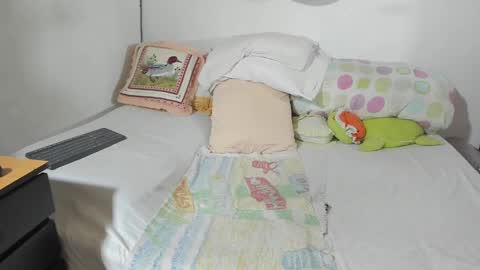 Snapshot of mrs_mommy chatting on 8, 9, 2025 mrs_mommy online show from 8, 9, 2025