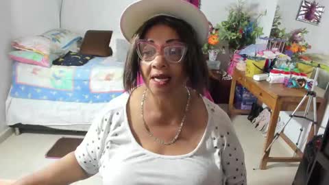 Snapshot of mrs_mommy chatting on 3, 10, 2025 mrs_mommy online show from 3, 10, 2025