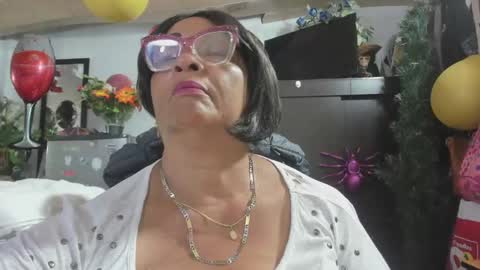 Snapshot of mrs_mommy chatting on 8, 11, 2025 mrs_mommy online show from 8, 11, 2025